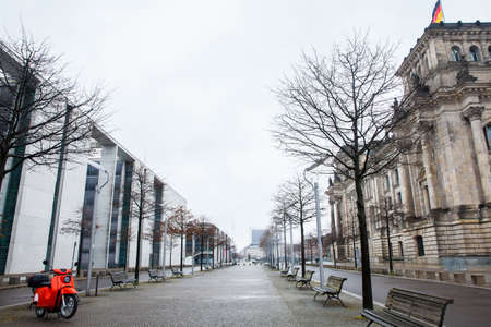 Paul-Lobe-Allee on a cold end of winter dayの写真素材