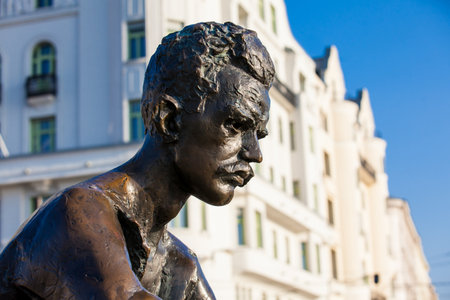 Sitting statue of the Hungarian poet Attila Jozsef near the parliament in Budapestのeditorial素材