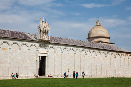 Tourists at the Cathedral Square next to the Monumental Cemetery in Pisaのeditorial素材