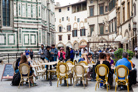 Tourists at a restaurant next to the beautiful Florence Cathedral consecrated in 1436のeditorial素材