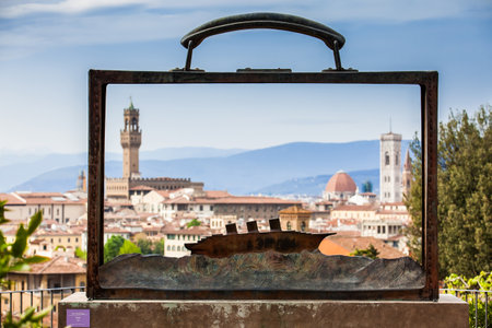 The beautiful city of Florence seen through the Jean-Michel Folon sculpture called Partridge located at the Giardino delle roseのeditorial素材