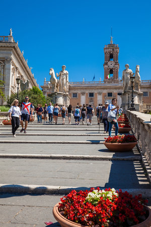 Tourists visiting the Capitoline Hill and the Palazzo Senatorioのeditorial素材