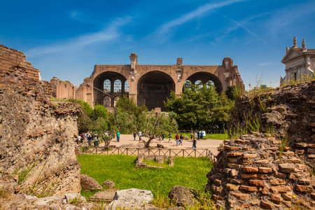 Tourists at the Basilica of Maxentius and Constantine in the Roman Forum in Romeのeditorial素材
