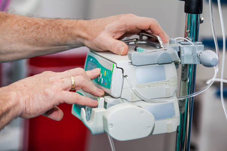 Anesthetist at a operating room setting the anesthesia machine