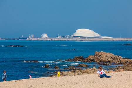 PORTO, PORTUGAL - MAY, 2018:  People enjoying a sunny early spring day at the beautiful beaches along the Porto city coastのeditorial素材