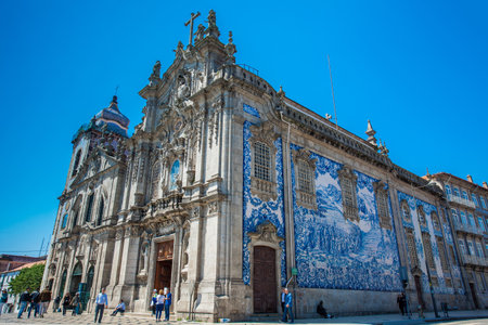 PORTO, PORTUGAL - MAY, 2018: Tourists visiting the antique churches of Carmo and Barefoot Carmeliteのeditorial素材