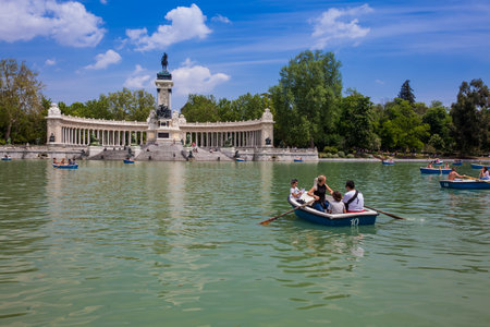 MADRID, SPAIN - MAY, 2018: Tourists and locals enjoying a beautiful spring day sailing at the Retiro Park pondのeditorial素材