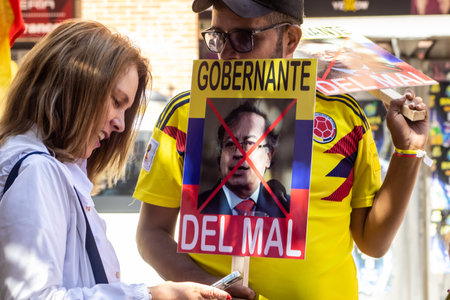 Bogota, Colombia - 14th November 2023. Citizen protest in front of the Ministry of Health against the Health Reform proposed by the Government of Gustavo Petro in Bogota.のeditorial素材