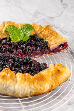 Blackberries pie. Pie in summer with fresh picked wild blackberries.の写真素材