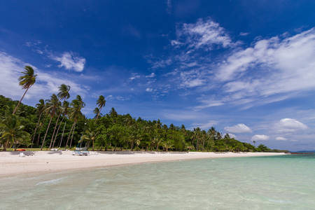 Koh Talu (also spelt Koh Thalu or Ko Taloo) is a private island in the Gulf of Thailand, 30 minutes boat ride from Bangsaphan.の写真素材