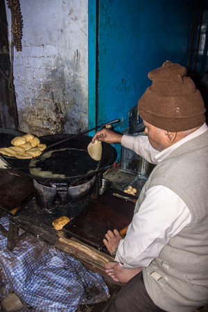A cook shop in the small streets of the old city of Varanasiのeditorial素材