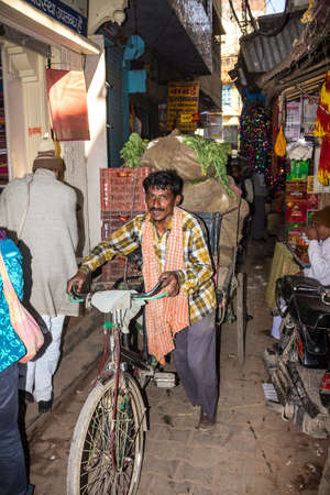 A transport of goods in the small streets of the old city of Varanasiのeditorial素材
