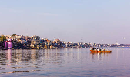 the famous cityscape of the ancient hindu city of Varanasiのeditorial素材