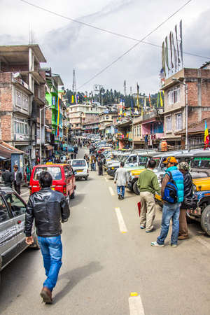 cityscape of the small sikkimese town of Ravanga, India.The town lives from the transport of tourists, that's why thre are lots of taxis.のeditorial素材