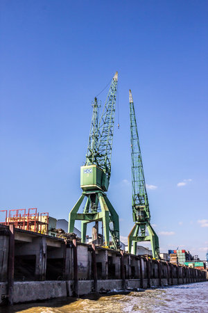 Two historic cranes in the harbor of Hamburg, Germanyのeditorial素材