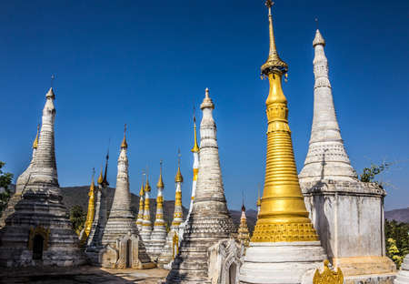 A field of pagodas at thaung tho market on the bank of Inle lake.のeditorial素材