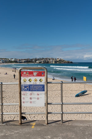 SYDNEY, AUSTRALIA - AUG 8, 2016 : Bondi Beach in Australia with too many tourist.のeditorial素材