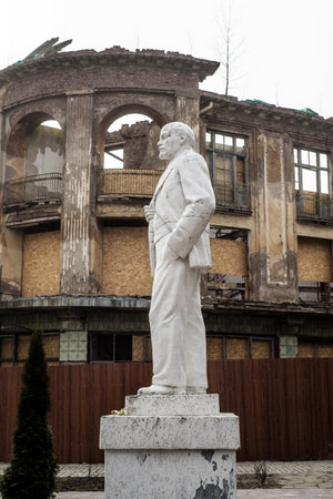 Historical monument to Lenin of the Soviet period, Zelenogradsk, Russian Federationのeditorial素材