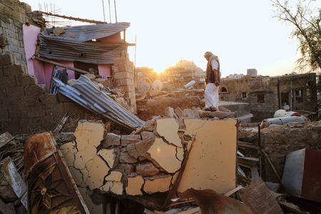A man inspecting the status of the devastated by the war in the city of Taiz - Yemen.のeditorial素材