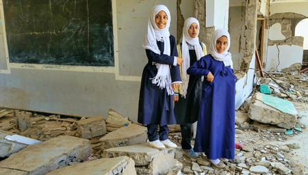 "Taiz / Yemen - Nov 21 2018: Students stand on their school, which was destroyed by the Houthis after they turned it into a military barracks."のeditorial素材