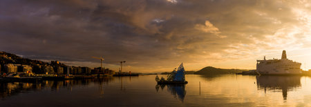 OSLO, NORWAY - NOVEMBER 20, 2015: Oslo at beautiful golden sunset, Norwayのeditorial素材