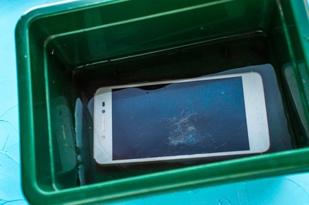 Concept digital detox. Smartphone in the waterの写真素材