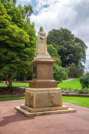 A statue of Queen Victoria in Kings Park and Botanical Gardens in Perth Western Australiaのeditorial素材