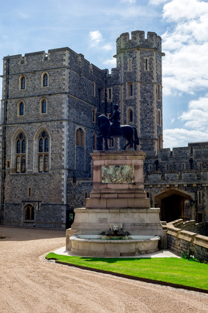 A bronze statue of Charles II on horseback next to the South Wing entrance in Windsor Castle, Englandのeditorial素材
