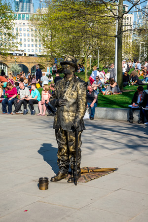 One of the street dressed up performers near Jubilee gardens and London Eye Observation Wheel, Englandのeditorial素材