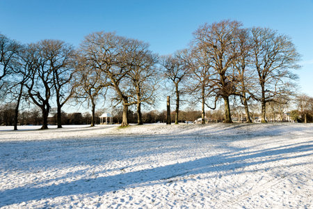 Scenic view of Don river and winter landscape from Seaton Park, Aberdeen, Scotlandの写真素材