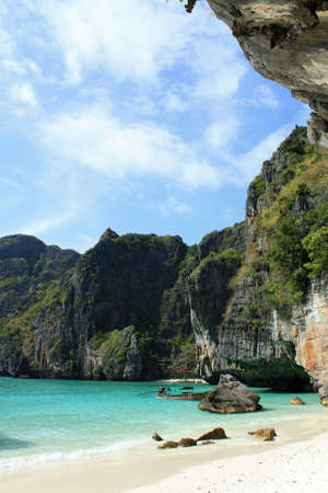 Maya bay at Phi Phi island, Thailandのeditorial素材