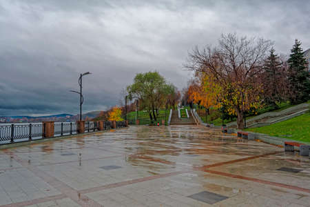 Embankment of the city pond on a rainy autumn dayの写真素材