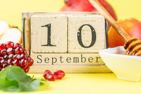 Rosh hashana jewish holiday concept - apples, honey, pomegranateの写真素材