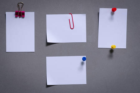 white note paper with paperclipの写真素材