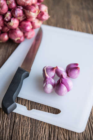 Red onions on a plastic chopping board