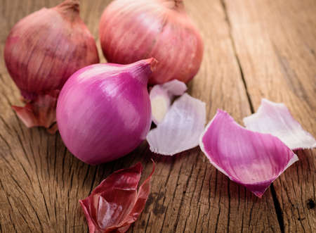 red onions on a wooden backgroundの写真素材