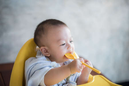 baby boy eating foodの写真素材