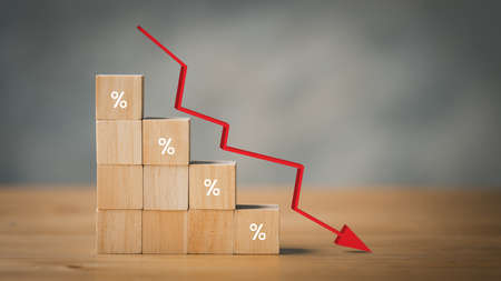 Arrow down from the elements of Wooden blocks with percentage sign, concept of the global financial recession crisis, problems in the economy and the trend of fallingの写真素材