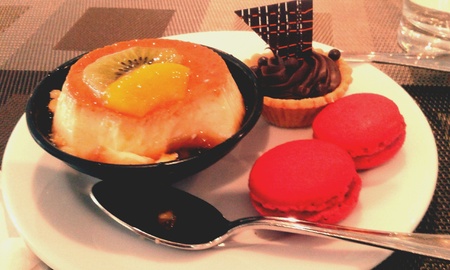 Sweets delicious with pudding custard macaron and chocolate tard.の素材