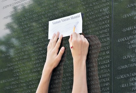 WASHINGTON, D.C. USA - Jun 06,2018; Student tried to look for the name on the wall as the proposition from the teacher at Vietnam Veterans Memorial.のeditorial素材