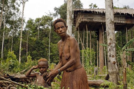 Mother and Son of the Nomadic Forest Tribe Korowai. West Papua, Indonesiaのeditorial素材