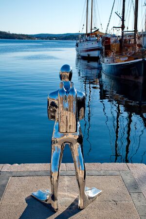 OSLO - MARCH 21: Contemporary scuplture of a diverr in Oslo harbourのeditorial素材