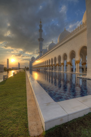 ABU DHABI, UAE - FEBRUARY 01: Sheikh Zayed Grand Mosque, Abu Dhabi, UAE on February 01, 2016 in Abu Dhabi. The 3rd largest mosque in the worldのeditorial素材