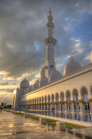 ABU DHABI, UAE - FEBRUARY 01: Sheikh Zayed Grand Mosque, Abu Dhabi, UAE on February 01, 2016 in Abu Dhabi. The 3rd largest mosque in the worldのeditorial素材