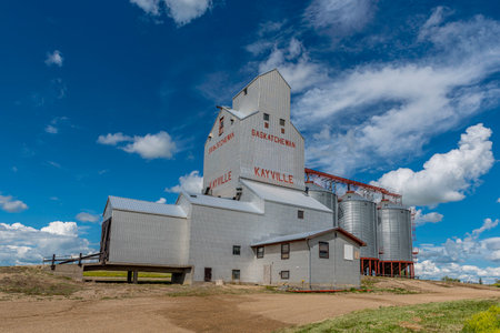 Kayville, Saskatchewan, Canada- July 18, 2020: The former Wheat Pool grain elevator in the ghost town of Kayville, Saskatchewan, Canadaのeditorial素材
