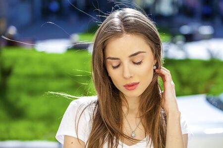 Close up portrait of a beautiful brunette woman, outdoorsの写真素材