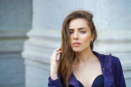 Close up portrait of a beautiful brunette woman, outdoorsの写真素材