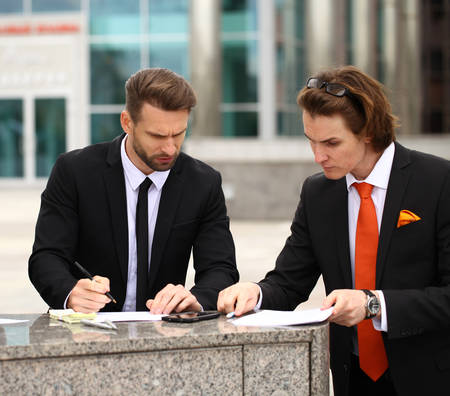 Business people sign a contract, street outdoorsの写真素材