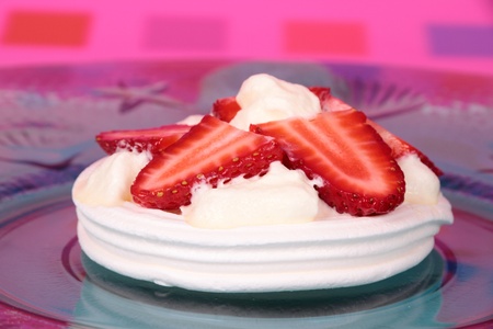pavlova Meringue  tradiitional australian dish in mini form の写真素材