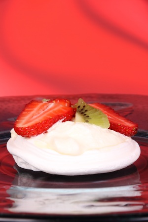 pavlova Meringue  tradiitional australian dish in mini form の写真素材